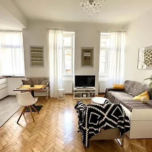  Apartment Cozy City Close To Metro - Self Check-in Austria